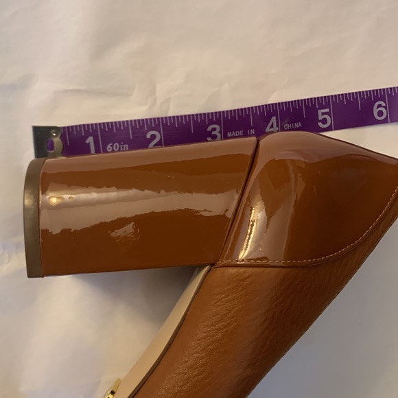 NWT Lauren Ralph Lauren Leather and Patent Fallon Pumps in Polo Tan - Picture 6 of 6